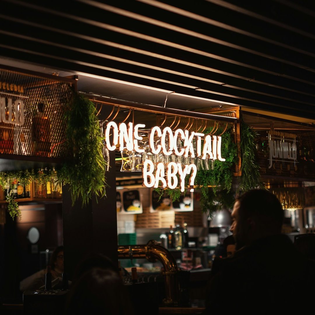seo keywords luxury mobile bar service
mobile bar for corporate events
cocktail bar for birthdays
premium event drinks service
bar hire with bartende