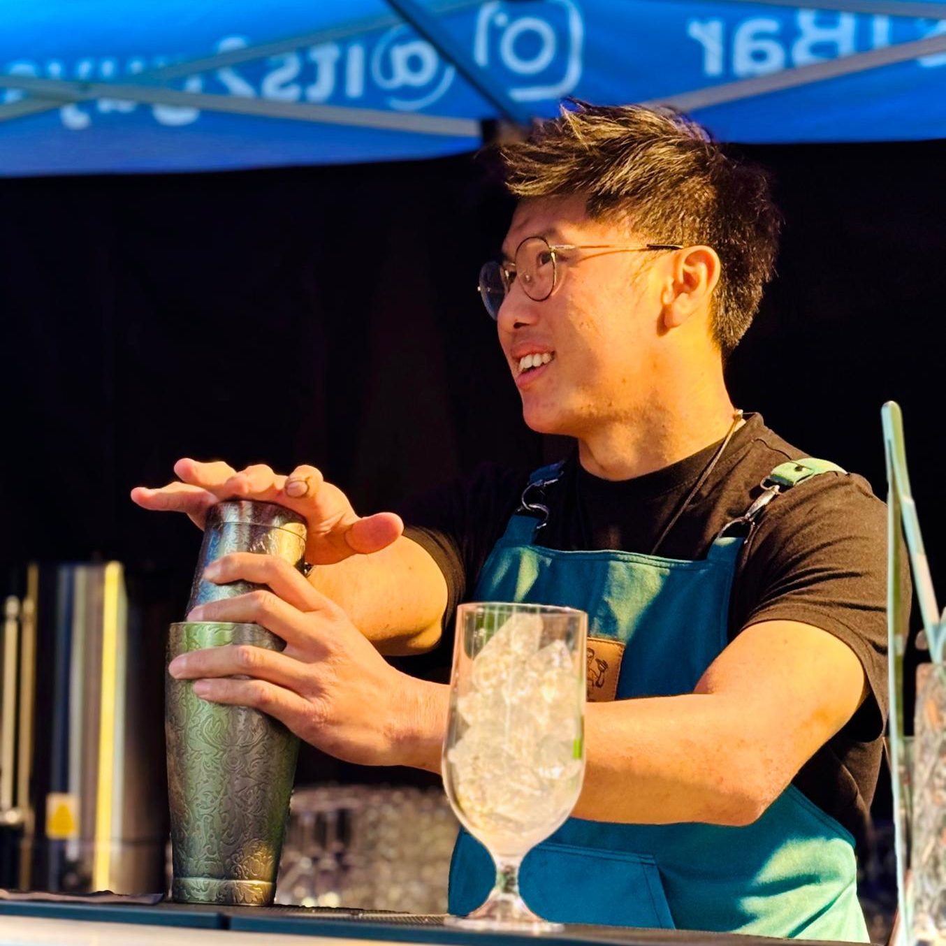 seo keywords luxury mobile bar service
mobile bar for corporate events
cocktail bar for birthdays
premium event drinks service
bar hire with bartende